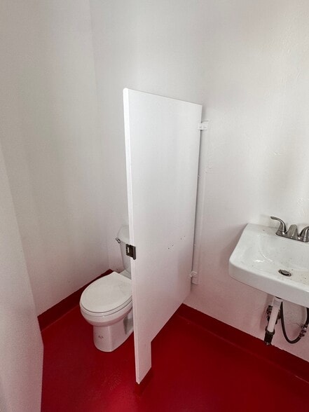 More Photos Of 1327 S Olive St, Los Angeles Specialty For Lease