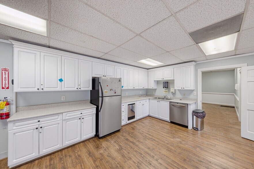 More Photos Of 2801 Clearview Pl, Doraville Office For Sale