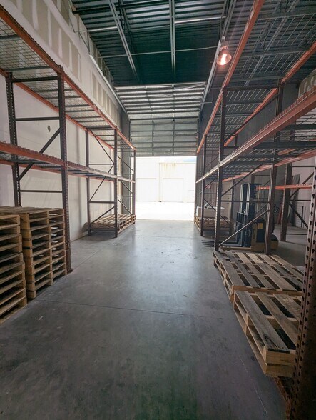 More Photos Of 585 NW Mercantile Pl, Port Saint Lucie Light Manufacturing For Sale