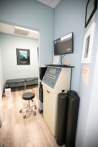 More Photos Of 20770-20776 W Dixie Hwy, Miami Medical For Sale