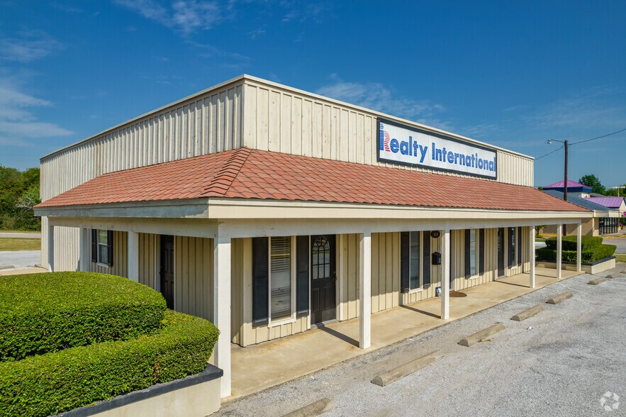 More Photos Of 4408 Colleyville Blvd, Colleyville Freestanding For Lease