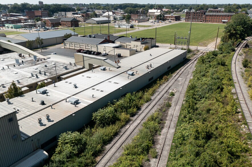 More Photos Of 246 E 4th St, Ashland Light Distribution For Sale