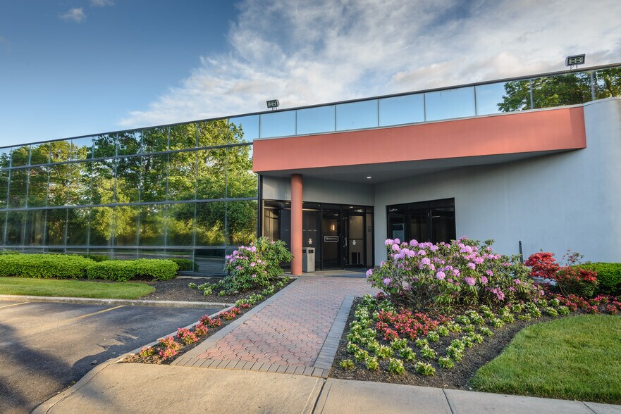 More Photos Of 532 Broadhollow Rd, Melville Office For Lease