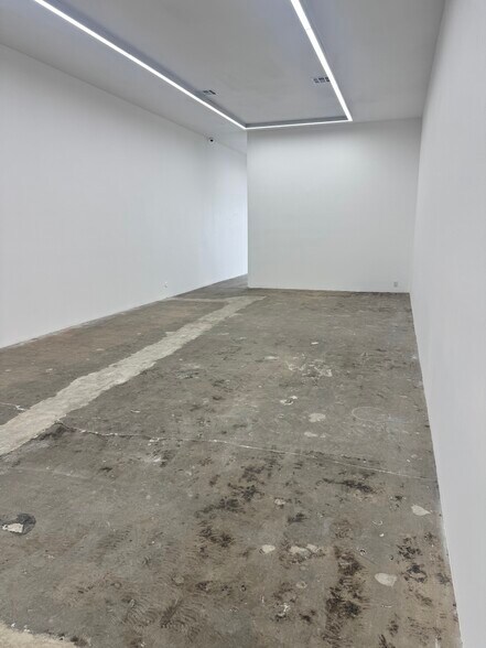 More Photos Of 601-609 N La Brea Ave, Los Angeles Storefront For Sale