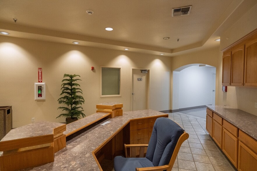 More Photos Of 401 Lesher Dr, Merced Office Residential For Lease