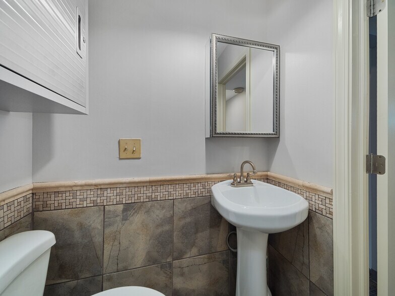 More Photos Of 5933 Stoney Creek Dr, Fort Wayne Office Residential For Sale
