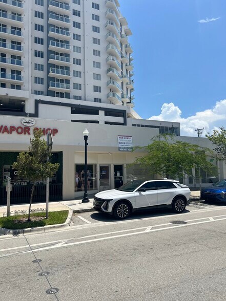 More Photos Of 2126-2130 Hollywood Blvd, Hollywood Storefront Retail Office For Lease