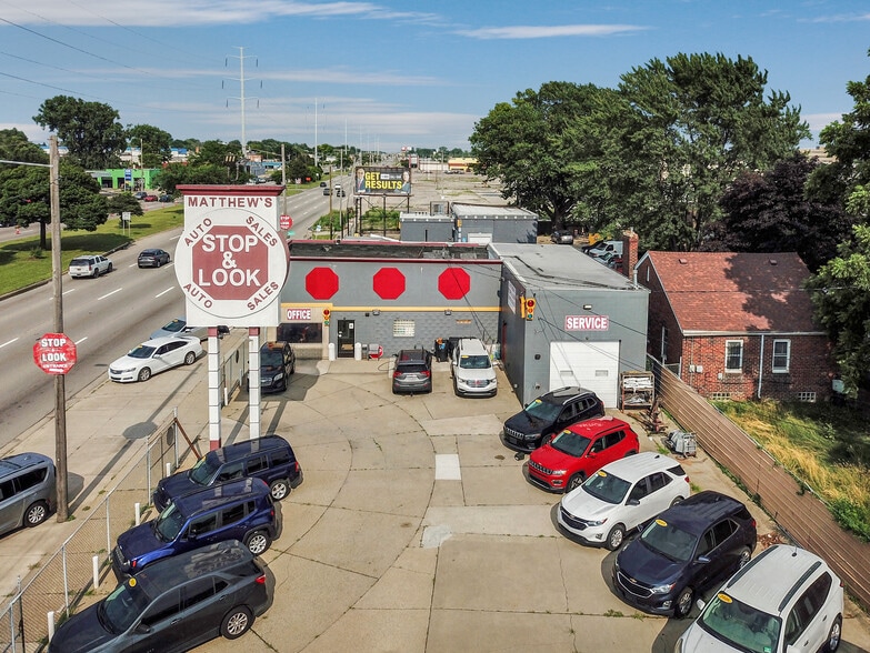 Primary Photo Of 8146 E 8 Mile Rd, Detroit Auto Dealership For Lease