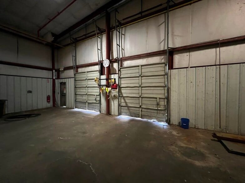 More Photos Of 2921 E 290 Rd, Grove Manufacturing For Lease