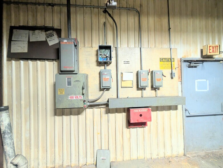 More Photos Of 1469 US Highway 59, Moran Manufacturing For Sale