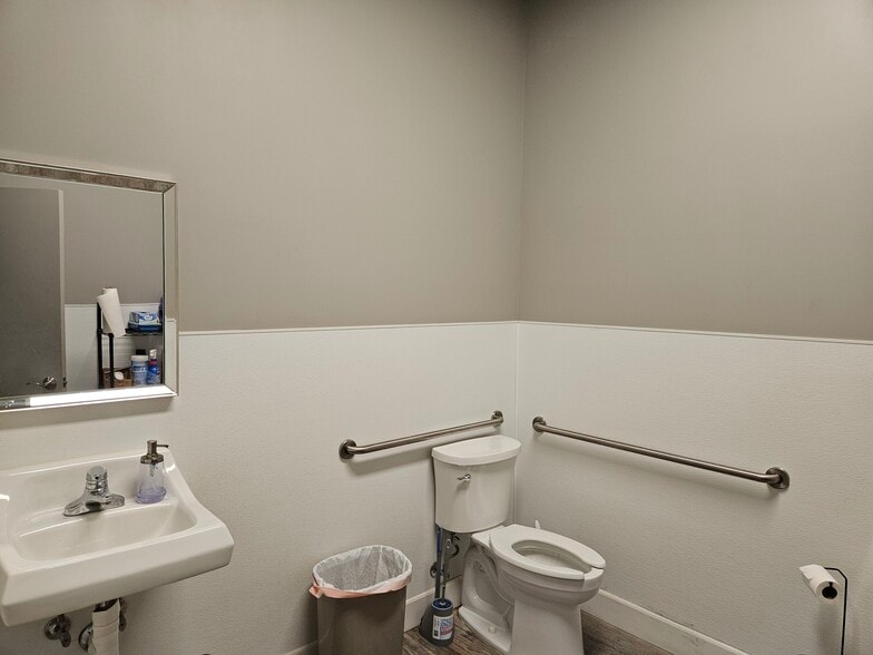 More Photos Of 601-611 H St, Modesto Storefront For Sale