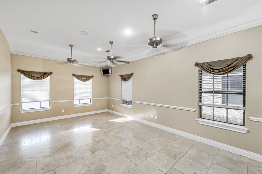 More Photos Of 607 Park Grove Dr, Katy Medical For Lease