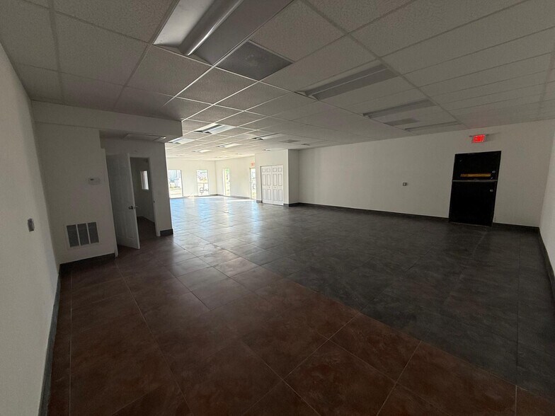 More Photos Of 2578 Fowler St, Fort Myers Freestanding For Lease