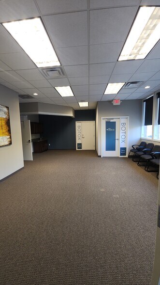 More Photos Of 6621-6627 Centerville Business Pky, Dayton Medical For Lease