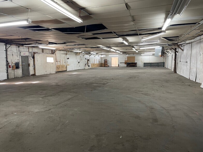 More Photos Of 105 N 9th Ave, Evansville Warehouse For Sale