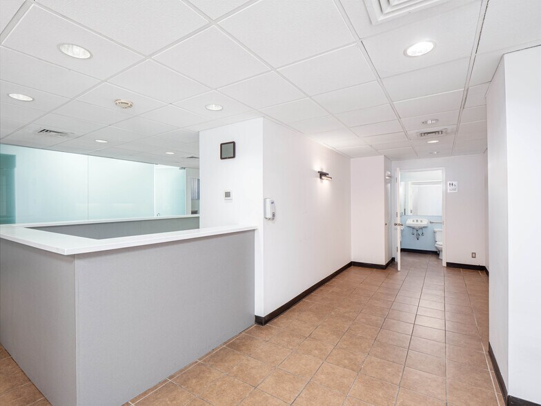 More Photos Of 30 W 60th St, New York Apartments For Lease