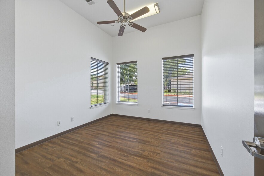 More Photos Of 12171 W Parmer Ln, Cedar Park Medical For Lease