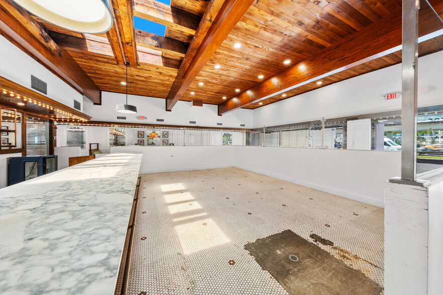 More Photos Of 1586 S Dixie Hwy, Coral Gables Restaurant For Lease