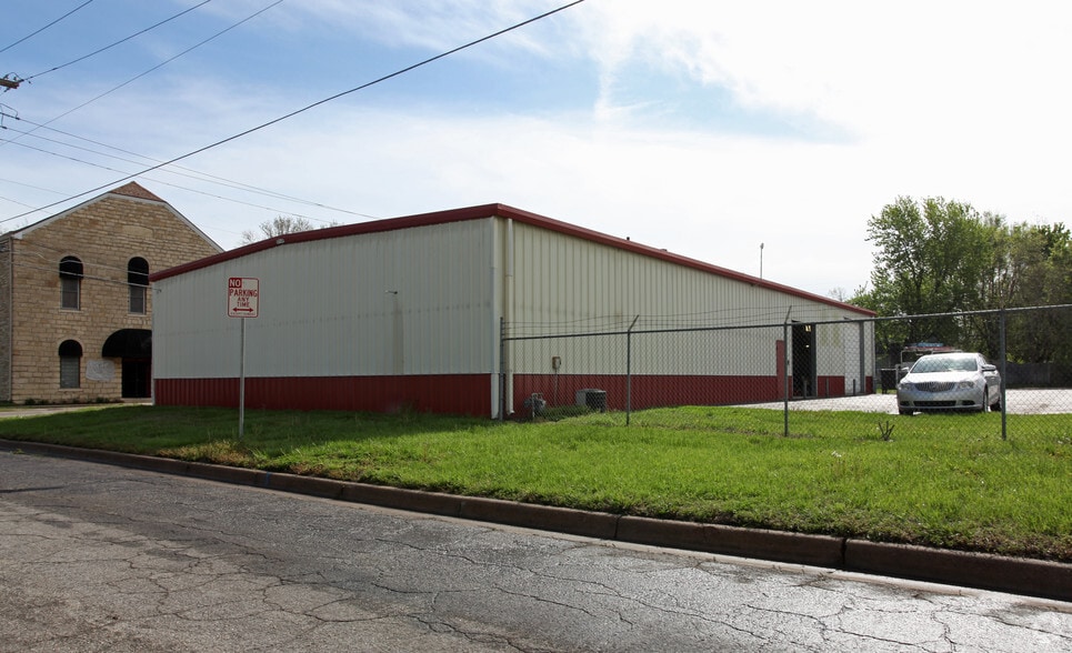 More Photos Of 315 NW Laurent St, Topeka Warehouse For Lease