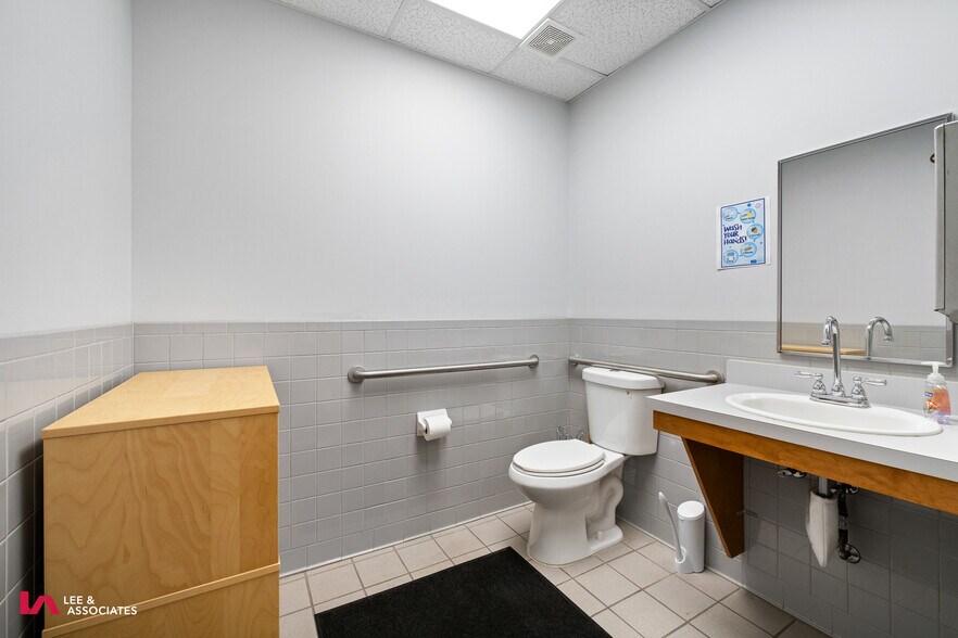 More Photos Of 4240 Industrial Center Ln, Acworth Warehouse For Sale