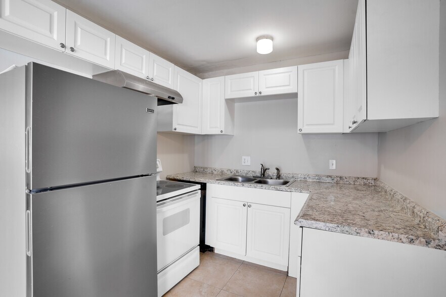 More Photos Of 1947 Ricardo Ave, Fort Myers Apartments For Sale