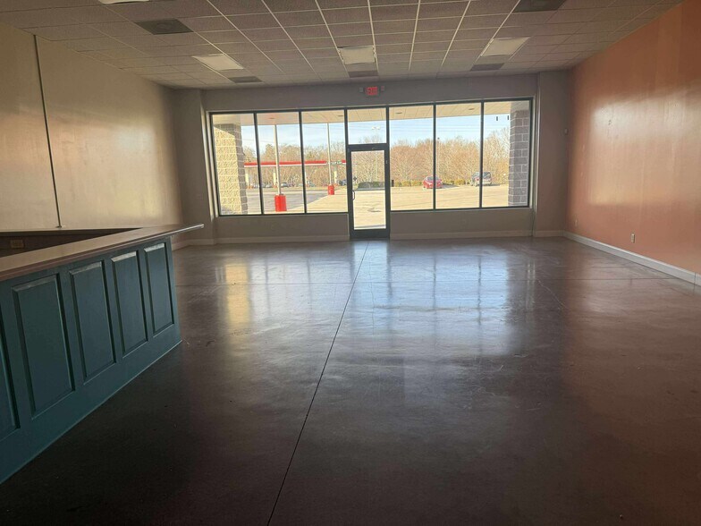 More Photos Of 204 E Louise St, Clarkesville Freestanding For Lease