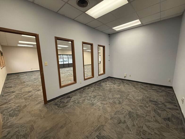 More Photos Of 1021 S Washington St, Bismarck Storefront Retail Office For Lease