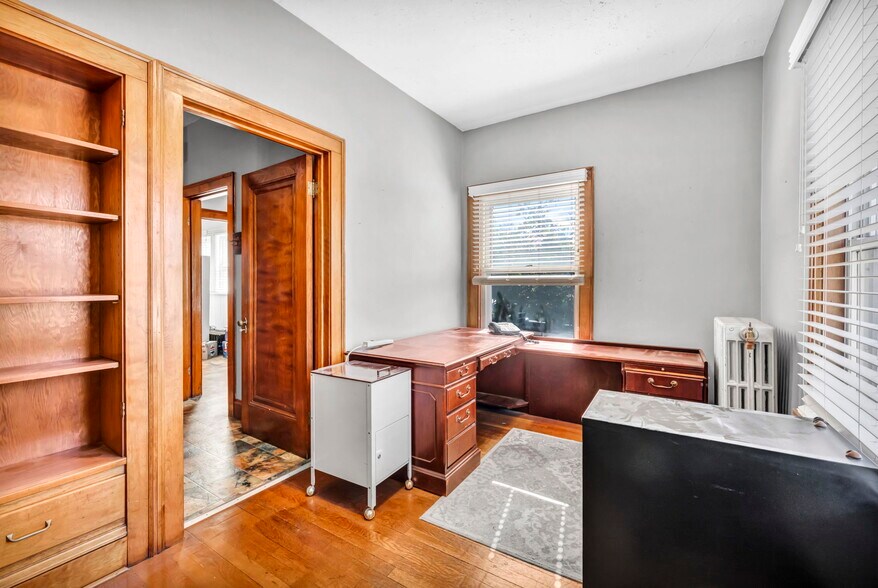 More Photos Of 881 E 222nd St, Euclid Office Residential For Sale