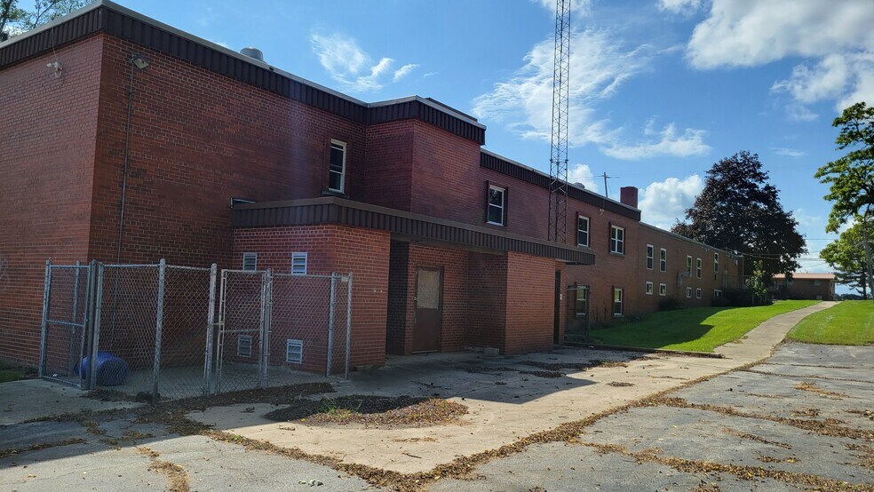 More Photos Of 427 N Steer St, Addison Hospital For Sale