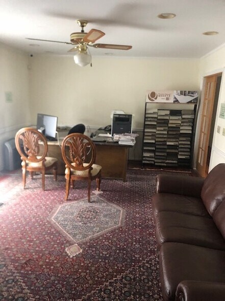 More Photos Of 301 Saddler Rd, Grasonville Showroom For Lease