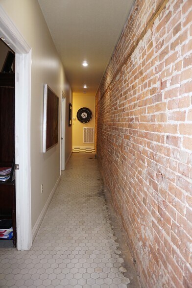 More Photos Of 404 S Main St, Jonesboro Office For Sale