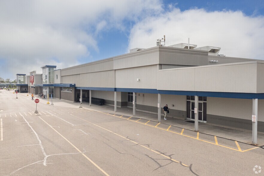 More Photos Of 550 Baldwin St, Jenison Supermarket For Lease