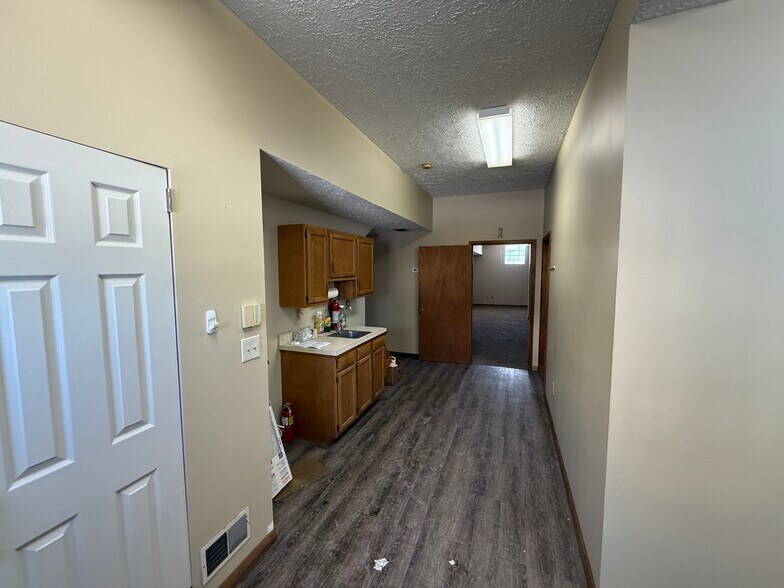 More Photos Of 108 Ball St, East Syracuse Flex For Lease