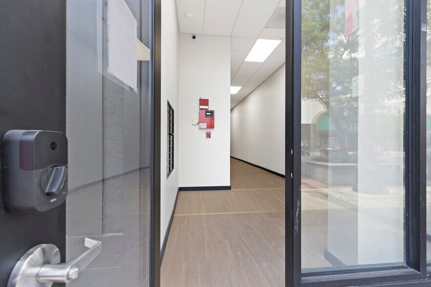 More Photos Of 939 10th St, Modesto Storefront Retail Office For Lease