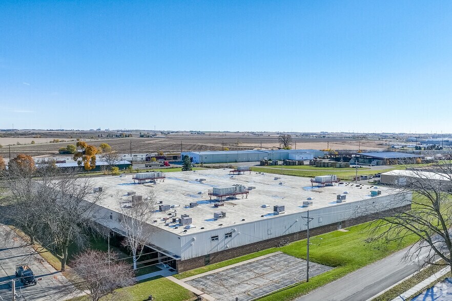 More Photos Of 200 E Avenue G, Rochelle Manufacturing For Sale