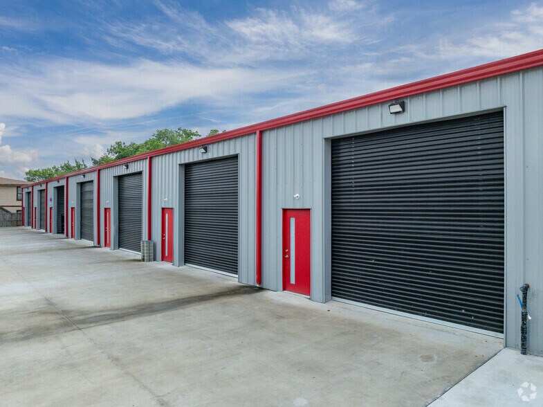 More Photos Of 6821 Allegheny St, Houston Warehouse For Lease