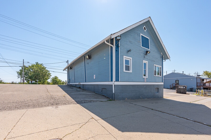 More Photos Of 5736 Springdale Rd, Cincinnati Office For Sale