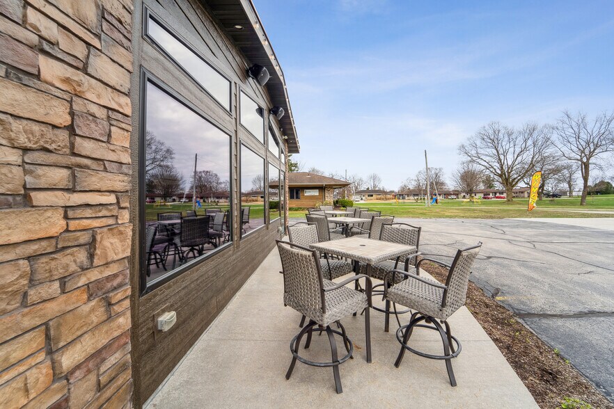 More Photos Of 707 W Park Ave, Kiel Restaurant For Sale