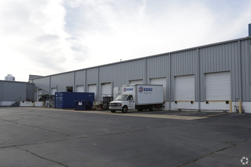 More Photos Of 1097 Highway 101 S, Greer Flex For Lease