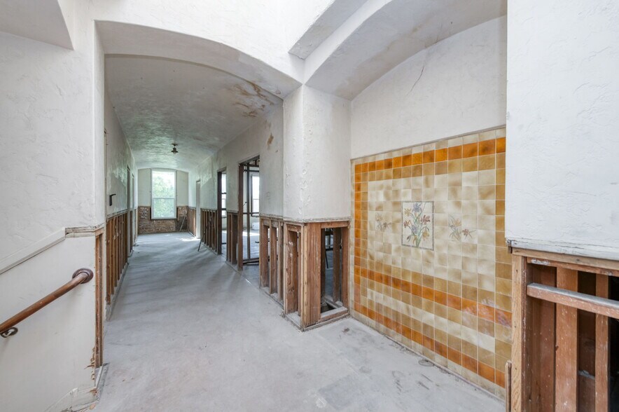 More Photos Of 101 N L St, Dinuba Storefront For Sale