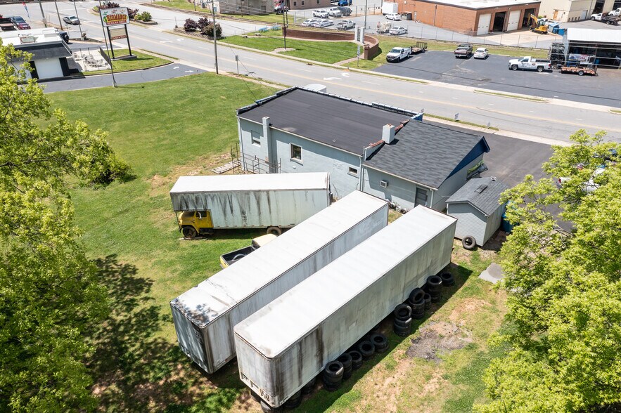 More Photos Of 15 N Carolina Ave, Maiden Auto Repair For Sale