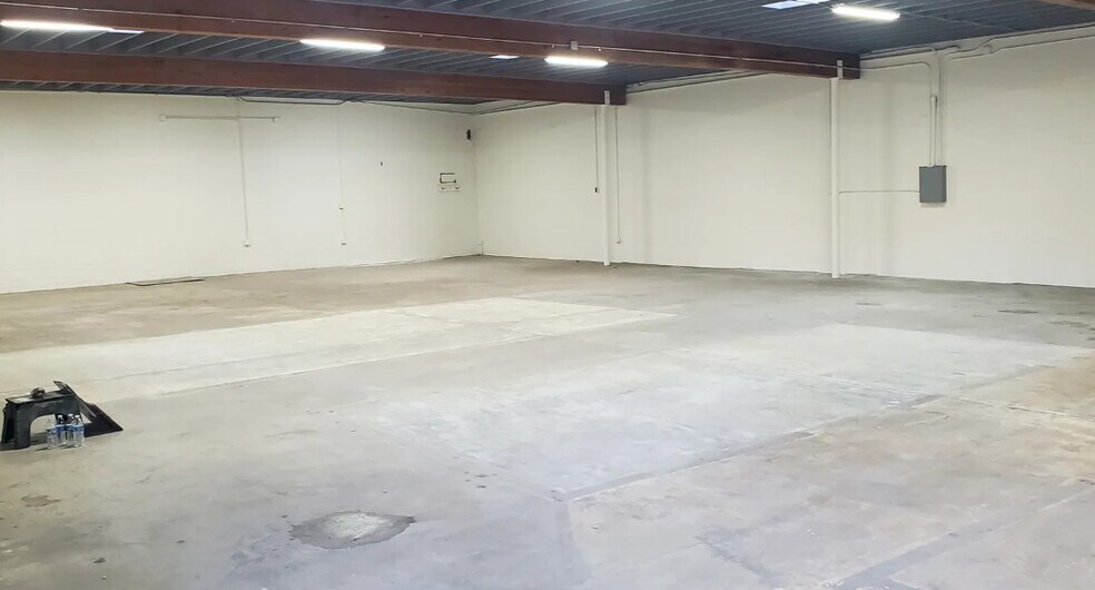 More Photos Of 620 W Adams St, Phoenix Warehouse For Lease