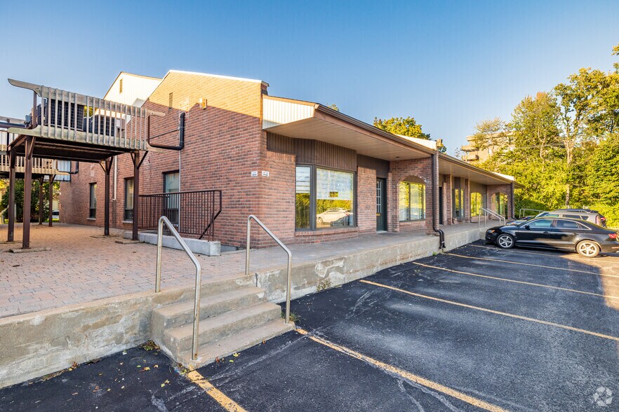 More Photos Of 36-38 Rue Canvin, Kirkland Medical For Sale