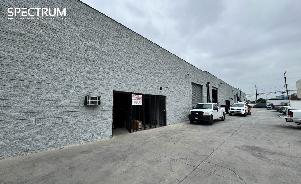 More Photos Of 14538-14540 Keswick St, Van Nuys Service For Lease
