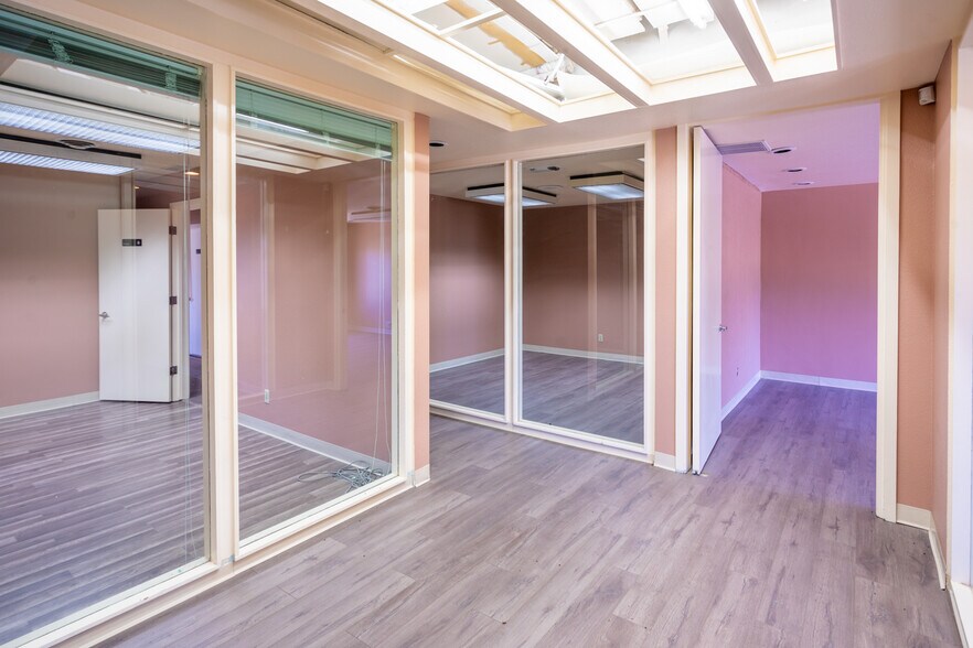 More Photos Of 1227 Bridge St, Yuba City Office For Sale