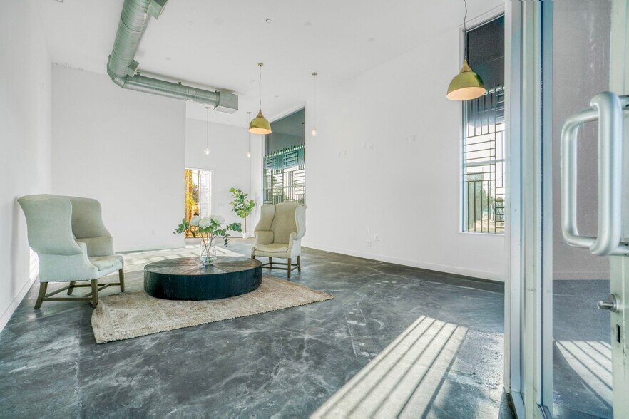 More Photos Of 328 Lincoln Blvd, Venice Storefront Retail Residential For Sale