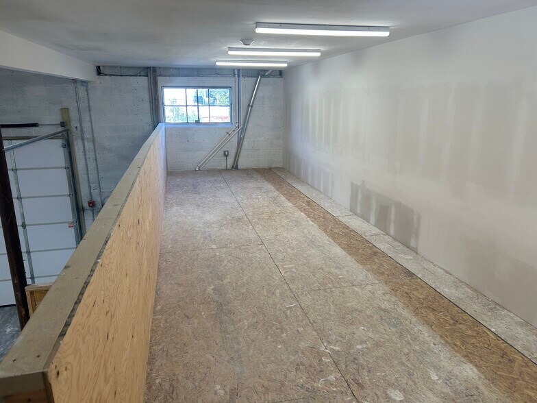 More Photos Of 262 Washington St, Warwick Warehouse For Sale