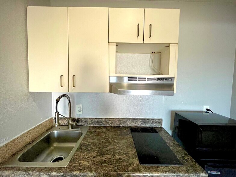 More Photos Of 4300 American Way, Memphis Hospitality For Sale