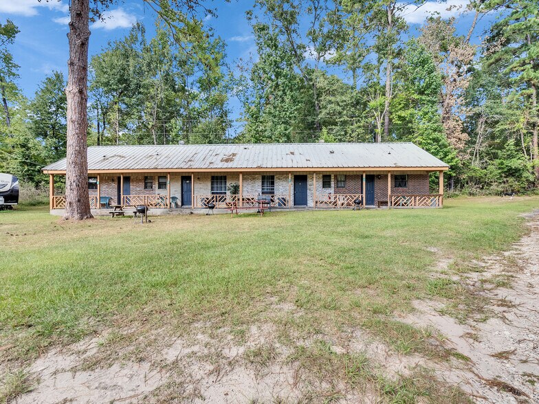 More Photos Of 280 Broken Arrow Marina, Livingston Hotel For Sale