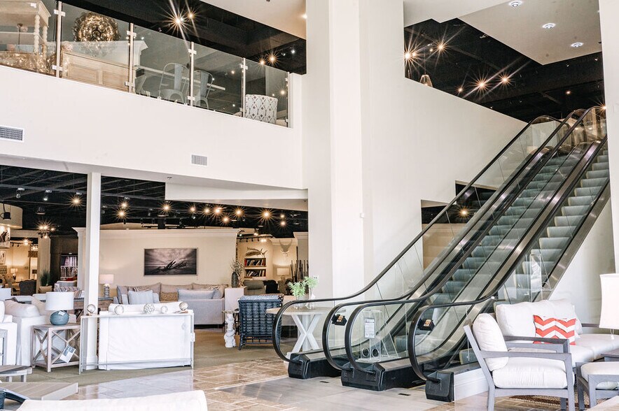 More Photos Of 12244 US Highway 98, Miramar Beach Showroom For Sale